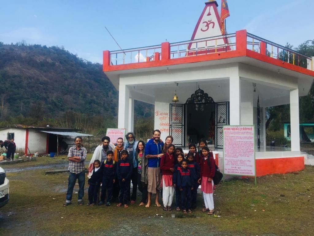 A Pousada Tebaar Backpackers Rishīkesh Exterior foto